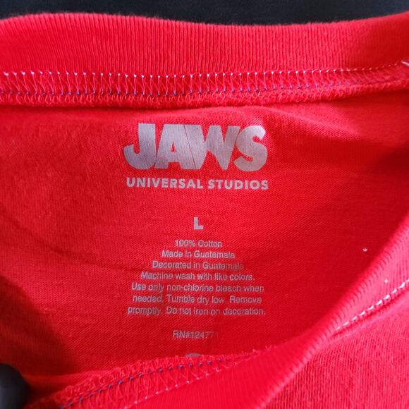 Mens Rare Universal Studios Graphic JAWS Movie Shirt Size Large Blue Red White - Picture 4 of 9
